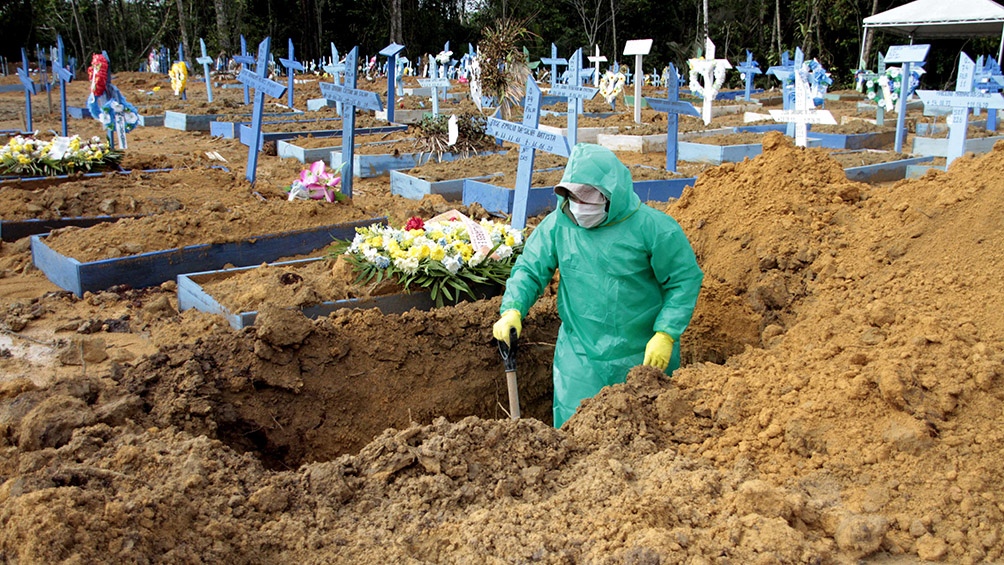 Brasil llegaba ya este domingo a 141.741 muertes por el coronavirus Brasil llegaba ya este domingo a 141.741 muertes por el coronavirus