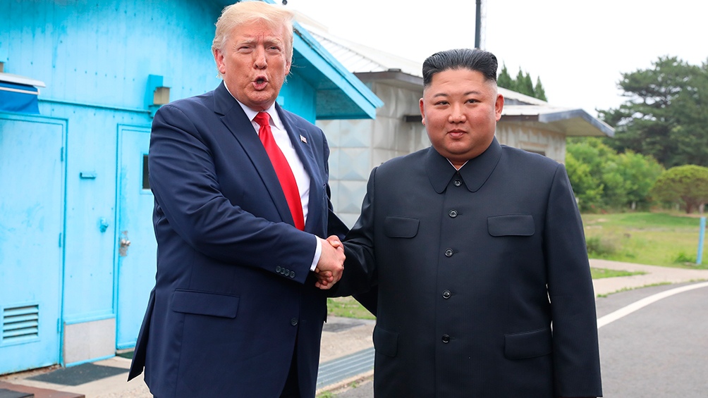 El líder de Corea del Norte se reunió con el presidente estadounidense, Donald Trump, en Singapur y en Hanoi, Vietnam. El líder de Corea del Norte se reunió con el presidente estadounidense, Donald Trump, en Singapur y en Hanoi, Vietnam.