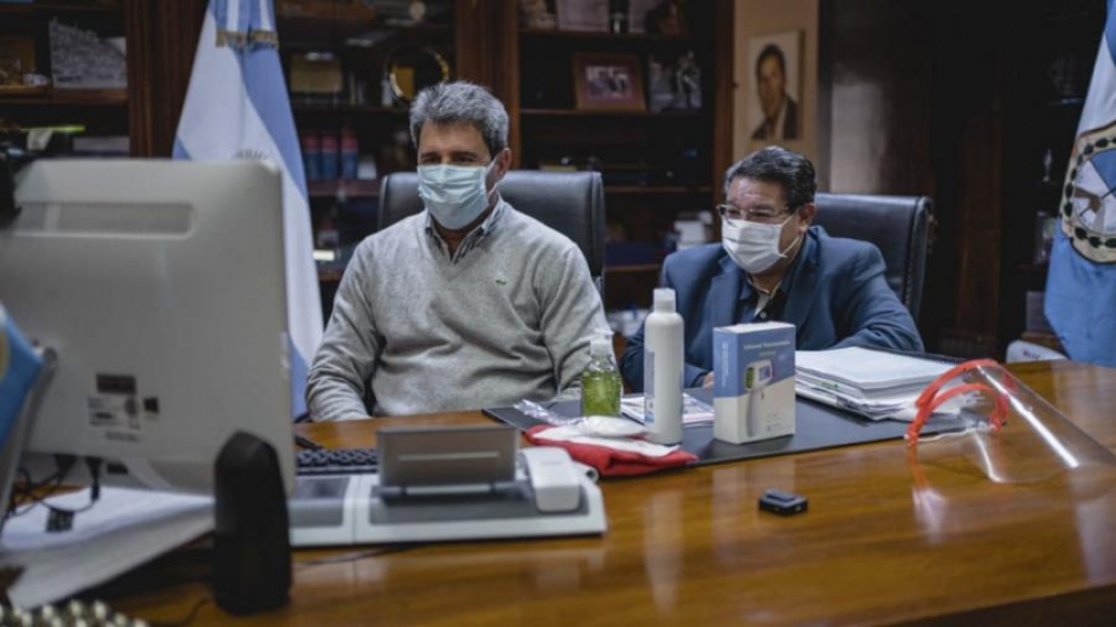 El gobernador de San Juan, Sergio Uñac, dijo que San Juan logró controlar el brote de coronavirus iniciado en Caucete. El gobernador de San Juan, Sergio Uñac, dijo que San Juan logró controlar el brote de coronavirus iniciado en Caucete.