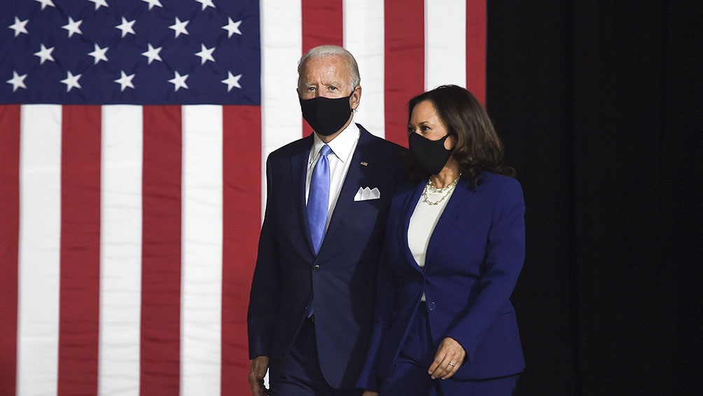 Harris y Biden pasaron varias horas haciendo campaña junto a dos de los infectados en Arizona Harris y Biden pasaron varias horas haciendo campaña junto a dos de los infectados en Arizona