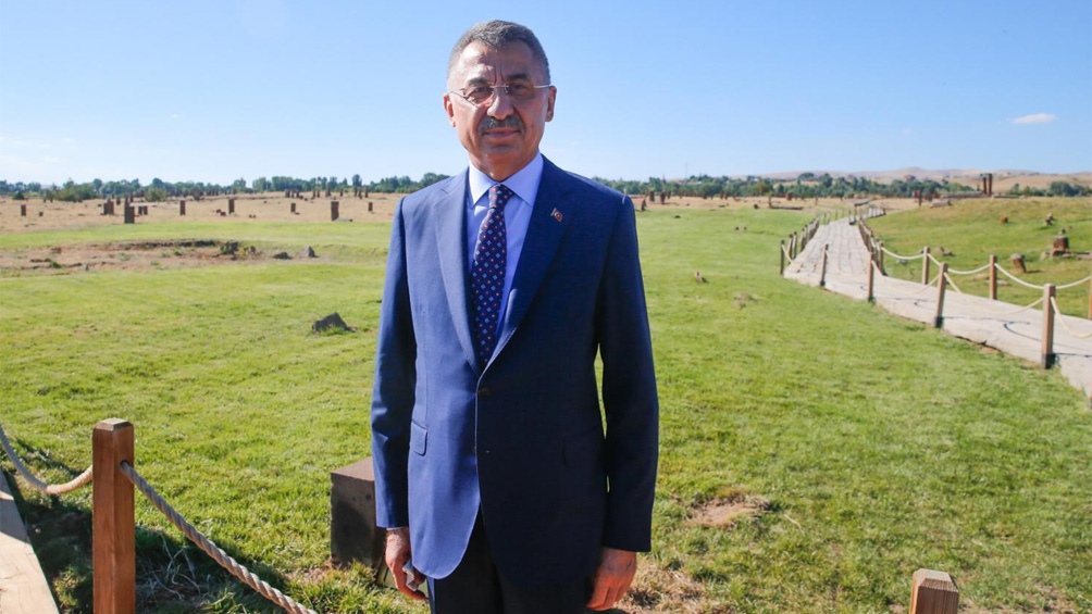 Fuat Oktay, vicepresidente de Turquía, llamó a la UE a actuar con equidad en la disputa con Grecia. Fuat Oktay, vicepresidente de Turquía, llamó a la UE a actuar con equidad en la disputa con Grecia.