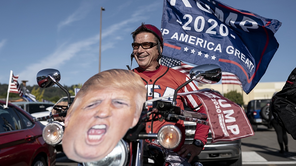 "La Guardia Nacional está lista, dispuesta y con capacidad. ¡Todo lo que la gobernadora debe hacer es llamarla!", arengó Trumpo por Twitter. "La Guardia Nacional está lista, dispuesta y con capacidad. ¡Todo lo que la gobernadora debe hacer es llamarla!", arengó Trumpo por Twitter.