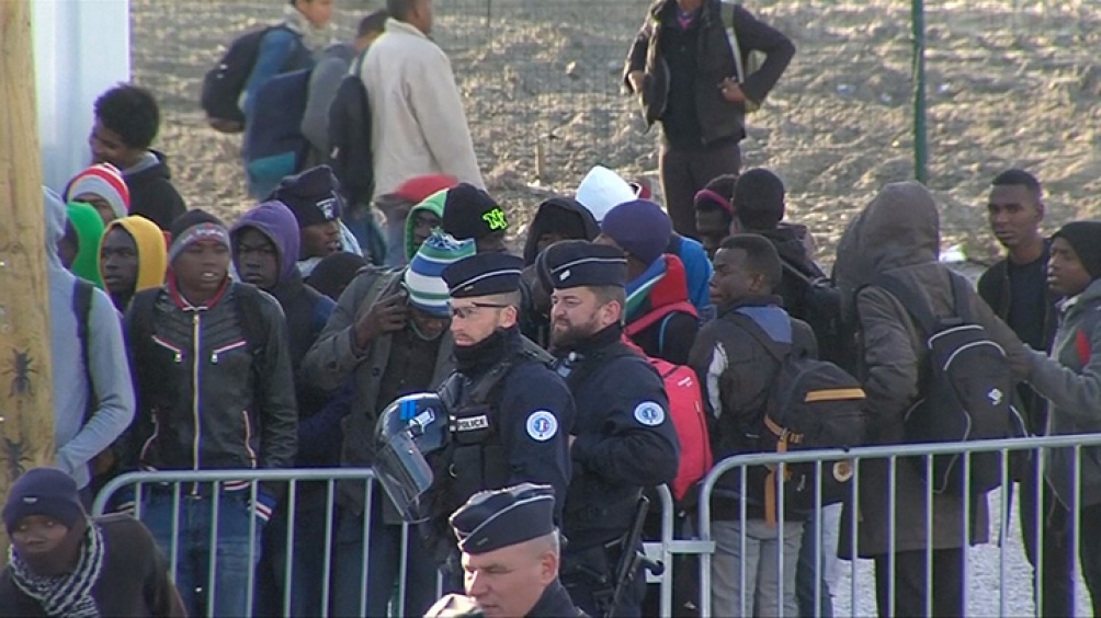 El gobierno francés informó que reubicará a los migrantes en centros de distintas partes del país. El gobierno francés informó que reubicará a los migrantes en centros de distintas partes del país.