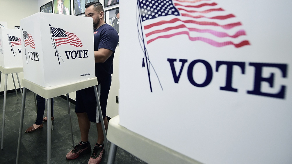 En paralelo, las encuestas aún muestran una ventaja a favor del candidato opositor Joe Biden. En paralelo, las encuestas aún muestran una ventaja a favor del candidato opositor Joe Biden.