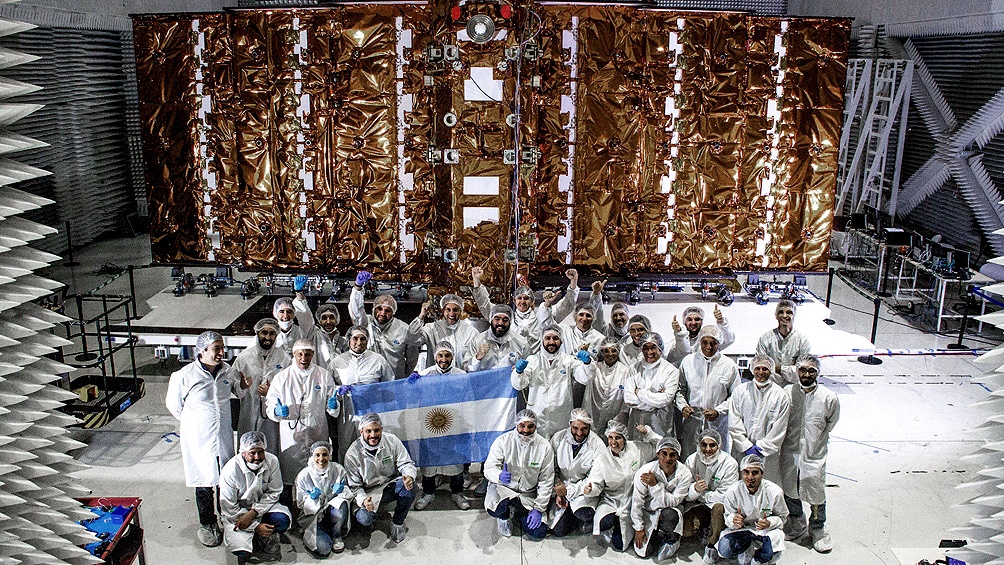 El equipo que participó en el proyecto del satélite argentino. El equipo que participó en el proyecto del satélite argentino.