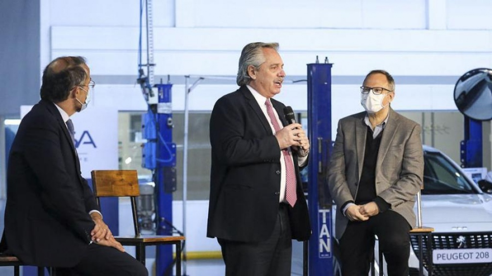 Fernández afirmó que el país necesita "gente que confíe, invierta, dé trabajo y produzca". Fernández afirmó que el país necesita "gente que confíe, invierta, dé trabajo y produzca".