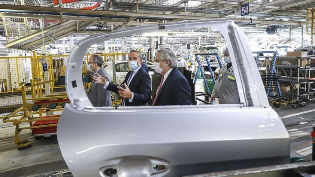 La producción del nuevo automóvil se inició a fines de julio último. La producción del nuevo automóvil se inició a fines de julio último.