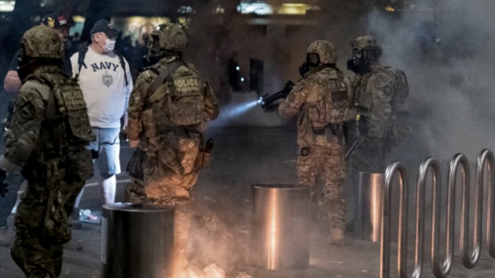 Detuvieron a decenas de personas en una manifestación contra la violencia racial Detuvieron a decenas de personas en una manifestación contra la violencia racial