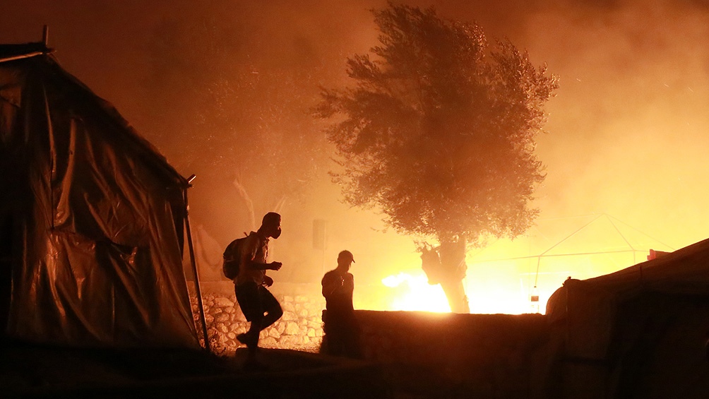 El incendio devastó el campamento de refugiados El incendio devastó el campamento de refugiados