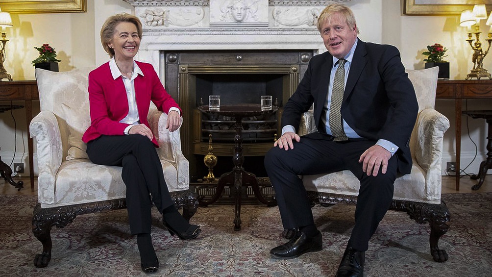 Ursula von der Leyen y Boris Johnson, hablarán por teléfono Ursula von der Leyen y Boris Johnson, hablarán por teléfono