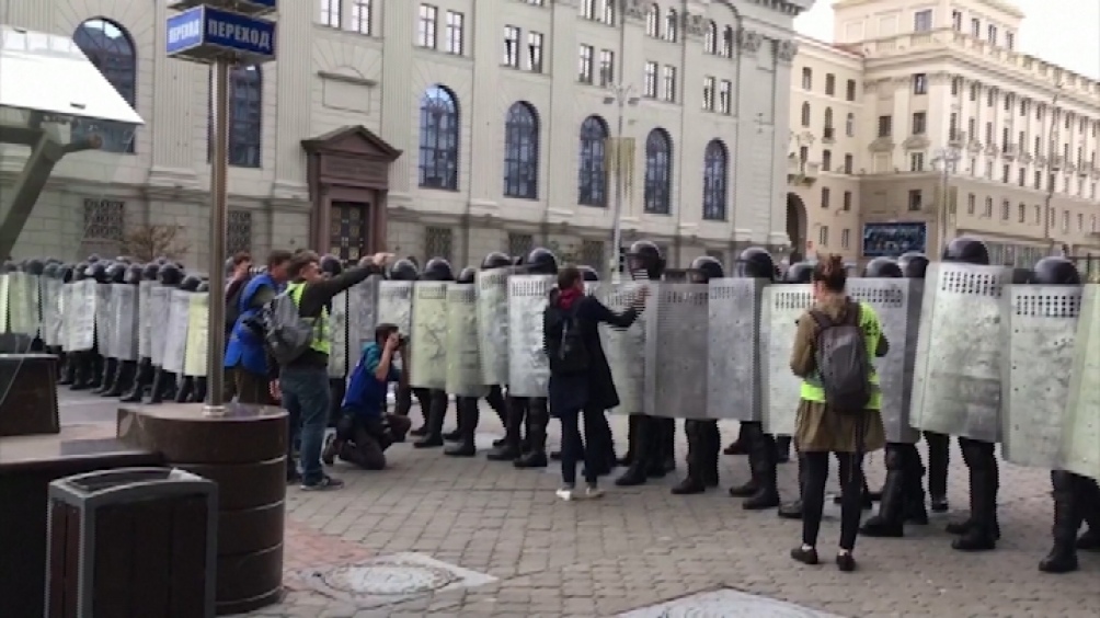 Centenar de detenidos en una nueva manifestación contra el gobierno de Bielorrusia Centenar de detenidos en una nueva manifestación contra el gobierno de Bielorrusia