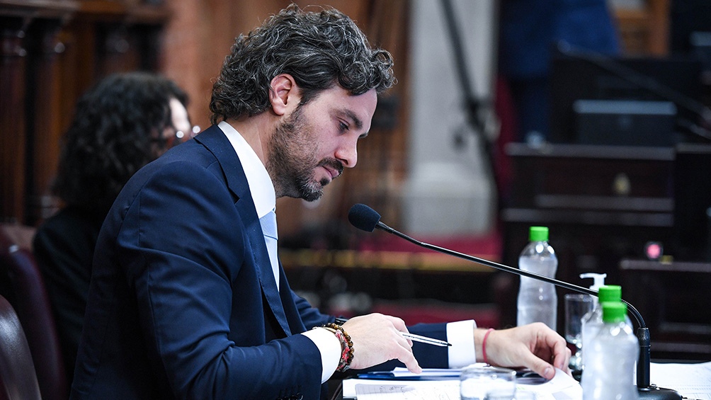 Para Cafiero, "los que proponen soluciones instantáneas están pensando en la demanda de dólares y proponen devaluar como solución mágica". Para Cafiero, "los que proponen soluciones instantáneas están pensando en la demanda de dólares y proponen devaluar como solución mágica".