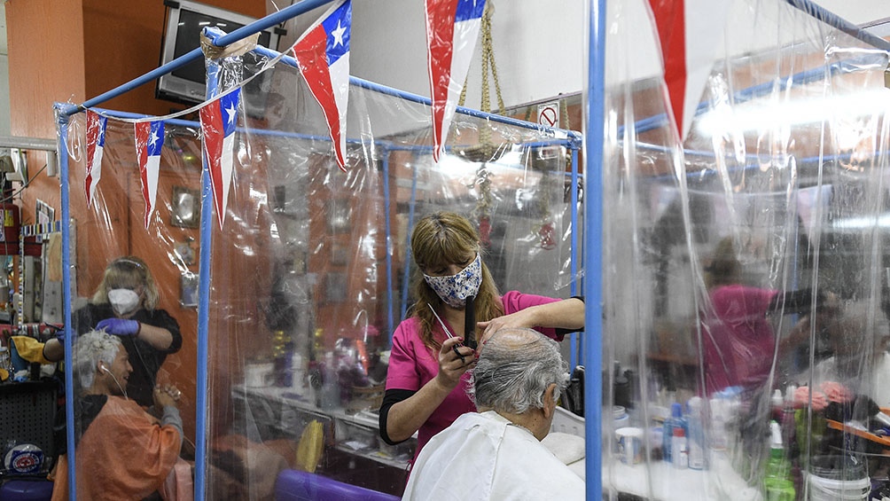 A comienzos de octubre, Chile anunció que se aprobaron ensayos clínicos de dos laboratorios: Sinovac Biotech Co., Ltd. y Janssen Pharmaceutical Companies. A comienzos de octubre, Chile anunció que se aprobaron ensayos clínicos de dos laboratorios: Sinovac Biotech Co., Ltd. y Janssen Pharmaceutical Companies.