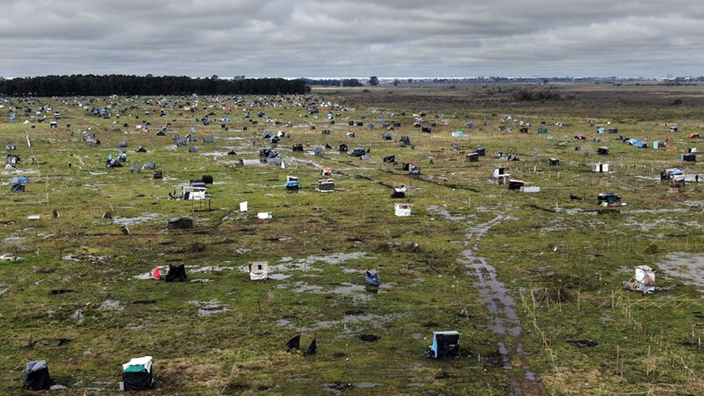 La justicia penal de La Plata postergó hasta mediados de octubre el desalojo de las tierras ocupadas La justicia penal de La Plata postergó hasta mediados de octubre el desalojo de las tierras ocupadas