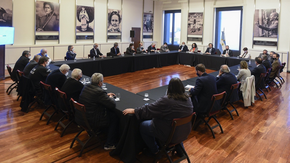Gobierno, empresarios y sindicatos avanzan en una agenda común para la reactivación Gobierno, empresarios y sindicatos avanzan en una agenda común para la reactivación