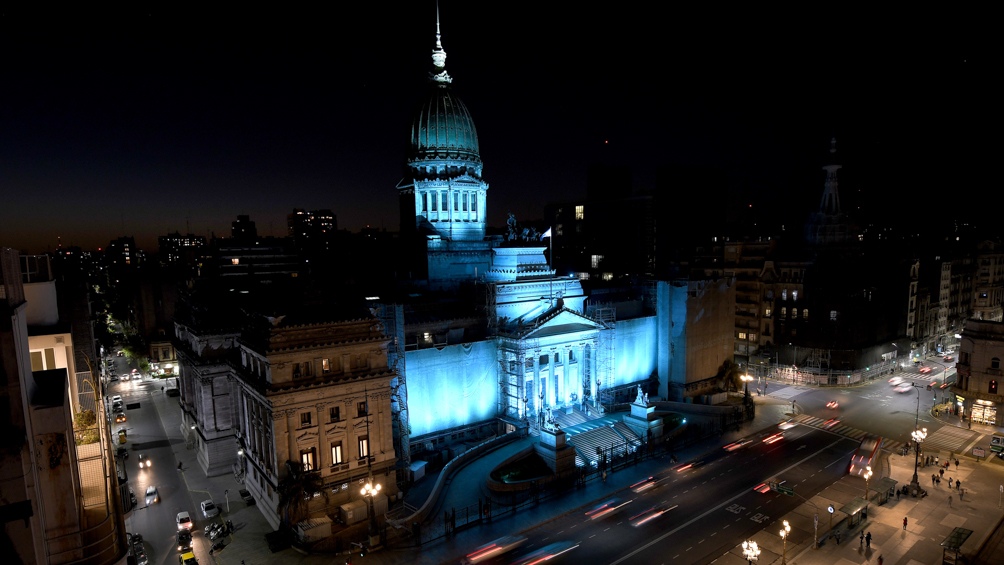 El Congreso y otros edificios se iluminaron de turquesa para fomentar la concientización sobre la dislexia El Congreso y otros edificios se iluminaron de turquesa para fomentar la concientización sobre la dislexia
