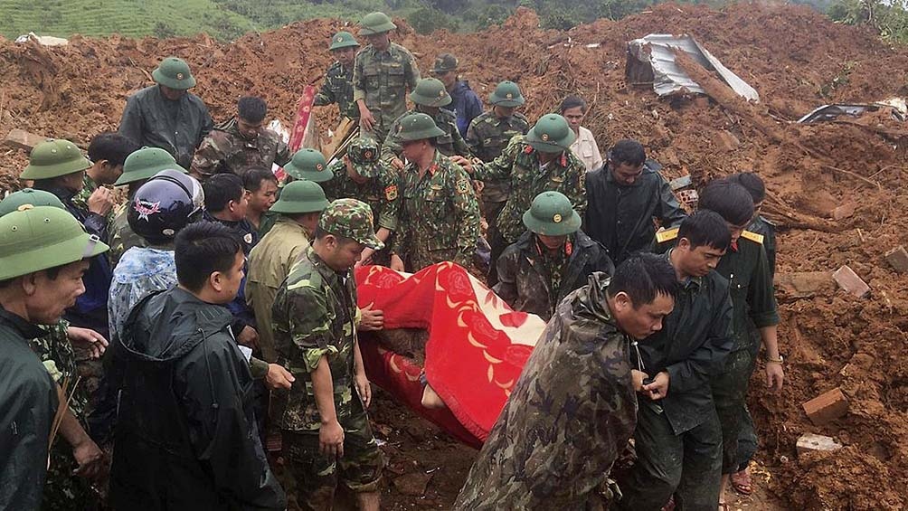 El año pasado, 132 personas murieron o desaparecieron a causa de las catástrofes naturales en Vietnam. El año pasado, 132 personas murieron o desaparecieron a causa de las catástrofes naturales en Vietnam.