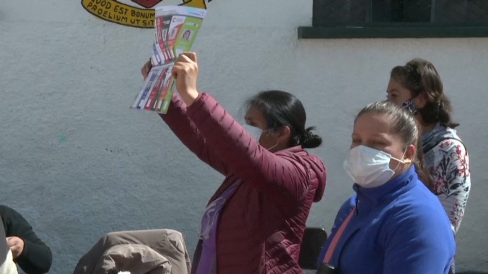 Tras la incertidumbre residentes bolivianos votaron en cinco recintos en Mendoza Tras la incertidumbre residentes bolivianos votaron en cinco recintos en Mendoza